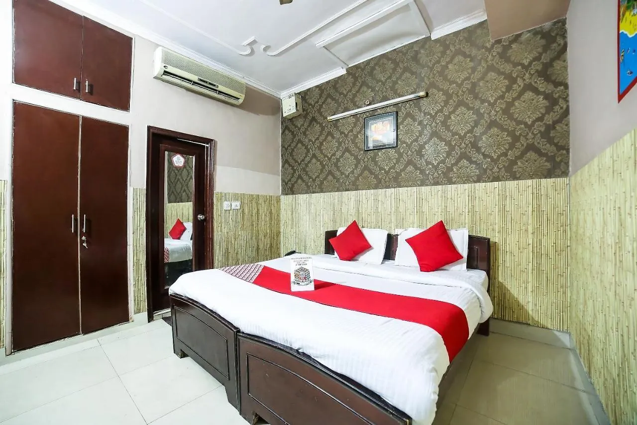 Oyo Downtown Inn Near Leisure Valley Park Gurgaon 3*,