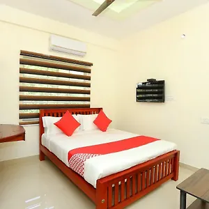 Oyo 37302 White Cort Kochi